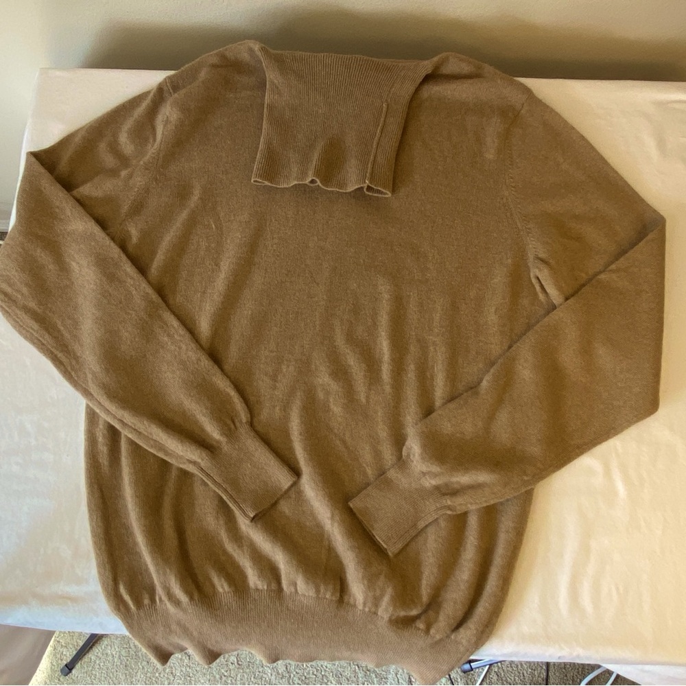 State Cashmere brand tan Cashmere Turtleneck Sweater in M/L